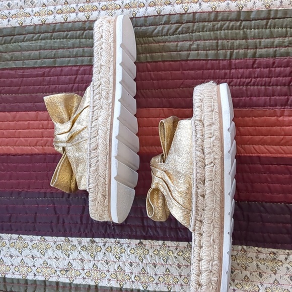 SAMANTHA GAIMO* espadrille slide imported from Spain oversized bow gold - Picture 4 of 13